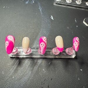 Pinkie Ghost Halloween Press-On